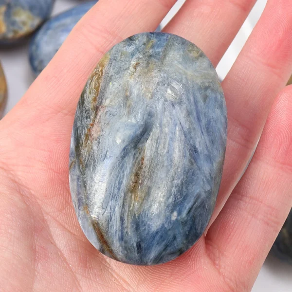 Let your thoughts soften and your voice flow freely as you hold the Kyanite Palm Stone. Calm, clarifying, and naturally aligning, it supports clear expression while restoring inner peace.