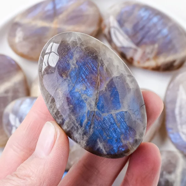 Let calm vitality and intuitive clarity return as you hold the Moonstone Palm Stone. Luminous, nurturing, and softly balancing, it supports physical renewal while awakening inner wisdom.