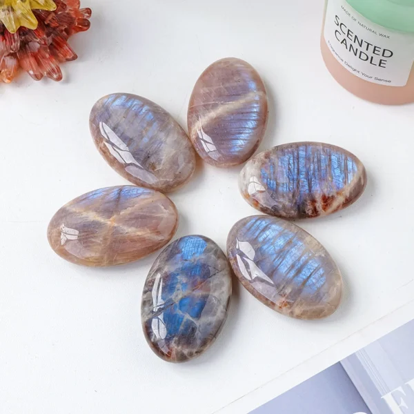 Let calm vitality and intuitive clarity return as you hold the Moonstone Palm Stone. Luminous, nurturing, and softly balancing, it supports physical renewal while awakening inner wisdom.