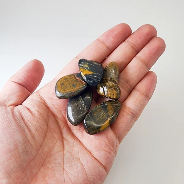 Step into courage and clarity with the Tiger’s Eye Tumbled Stone. Warm and empowering, it strengthens confidence, sharpens expression, and supports steady motivation through life’s transitions.