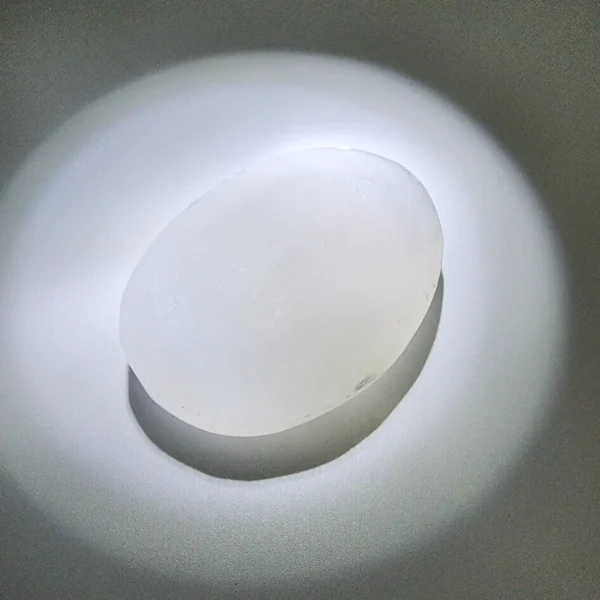 Let gentle clarity flow through you as you hold the White Selenite Palm Stone. Luminous, calming, and energetically purifying, it clears stagnant energy while opening space for inner insight.