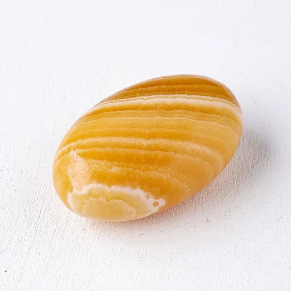 Let warmth and confidence rise gently within you as you hold the Yellow Calcite Palm Stone. Bright, comforting, and softly energizing, it lifts self-doubt while soothing emotional tension.