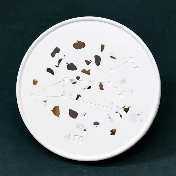 The Leo Zodiac Crystal Plaster Plate is designed specifically for Leo, enhancing their self-confidence, leadership skills, and influence over others. Leo naturally possesses leadership and attraction, and Tiger's Eye, as a matching crystal for Leo, helps them boost confidence and inner strength, making them shine even brighter in leadership roles.