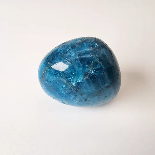 Find clarity and confidence in your voice with the Apatite Tumbled Stone. Cool, expressive, and gently empowering, it supports honest communication and self-expression.