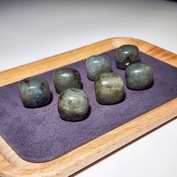Step into transformation with the Labradorite Tumbled Stone. Mysterious and illuminating, it supports change, awakens intuition, and strengthens courage during moments of deep transition.