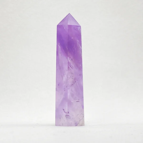 The Amethyst Point is a powerful ally for emotional balance, mental clarity, and spiritual awakening. Its focused shape directs calming energy upward, helping to ease stress, harmonize inner energies, and gently open intuitive awareness. Ideal for meditation spaces, work desks, or moments of reflection.