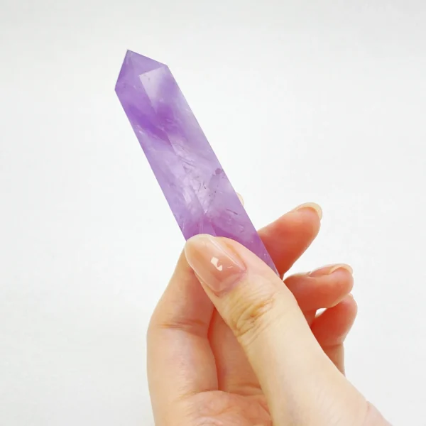 The Amethyst Point is a powerful ally for emotional balance, mental clarity, and spiritual awakening. Its focused shape directs calming energy upward, helping to ease stress, harmonize inner energies, and gently open intuitive awareness. Ideal for meditation spaces, work desks, or moments of reflection.